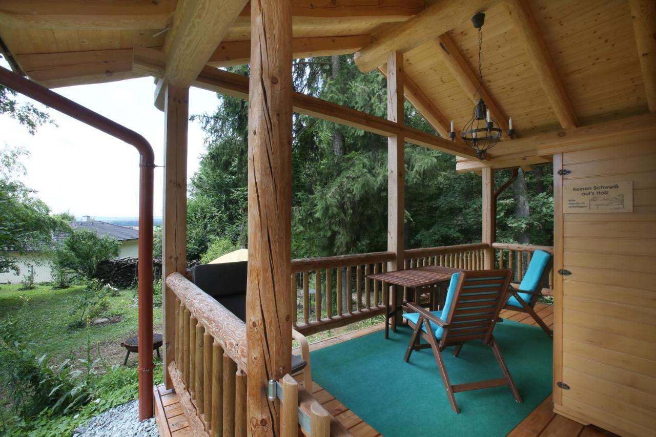 Blockhaus Chalet Mit Beheizbarem Badefass Und Infrarotsauna Auf Der Terrasse Oberschützen Extérieur photo