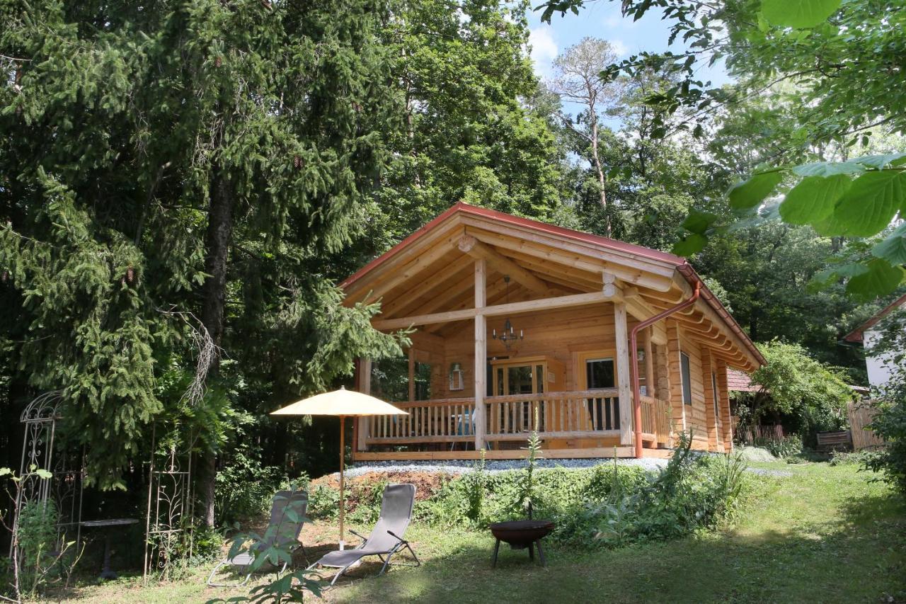 Blockhaus Chalet Mit Beheizbarem Badefass Und Infrarotsauna Auf Der Terrasse Oberschützen Extérieur photo