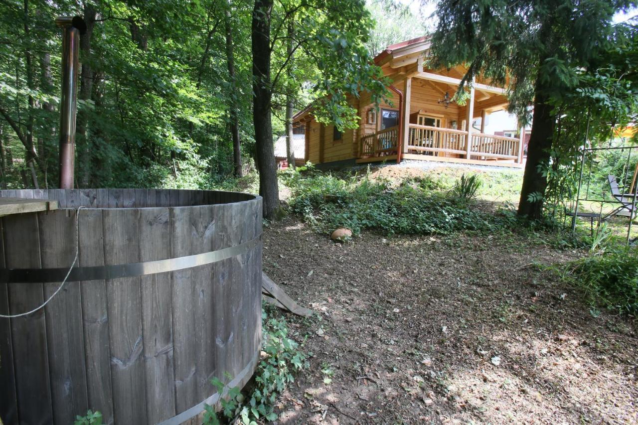 Blockhaus Chalet Mit Beheizbarem Badefass Und Infrarotsauna Auf Der Terrasse Oberschützen Extérieur photo
