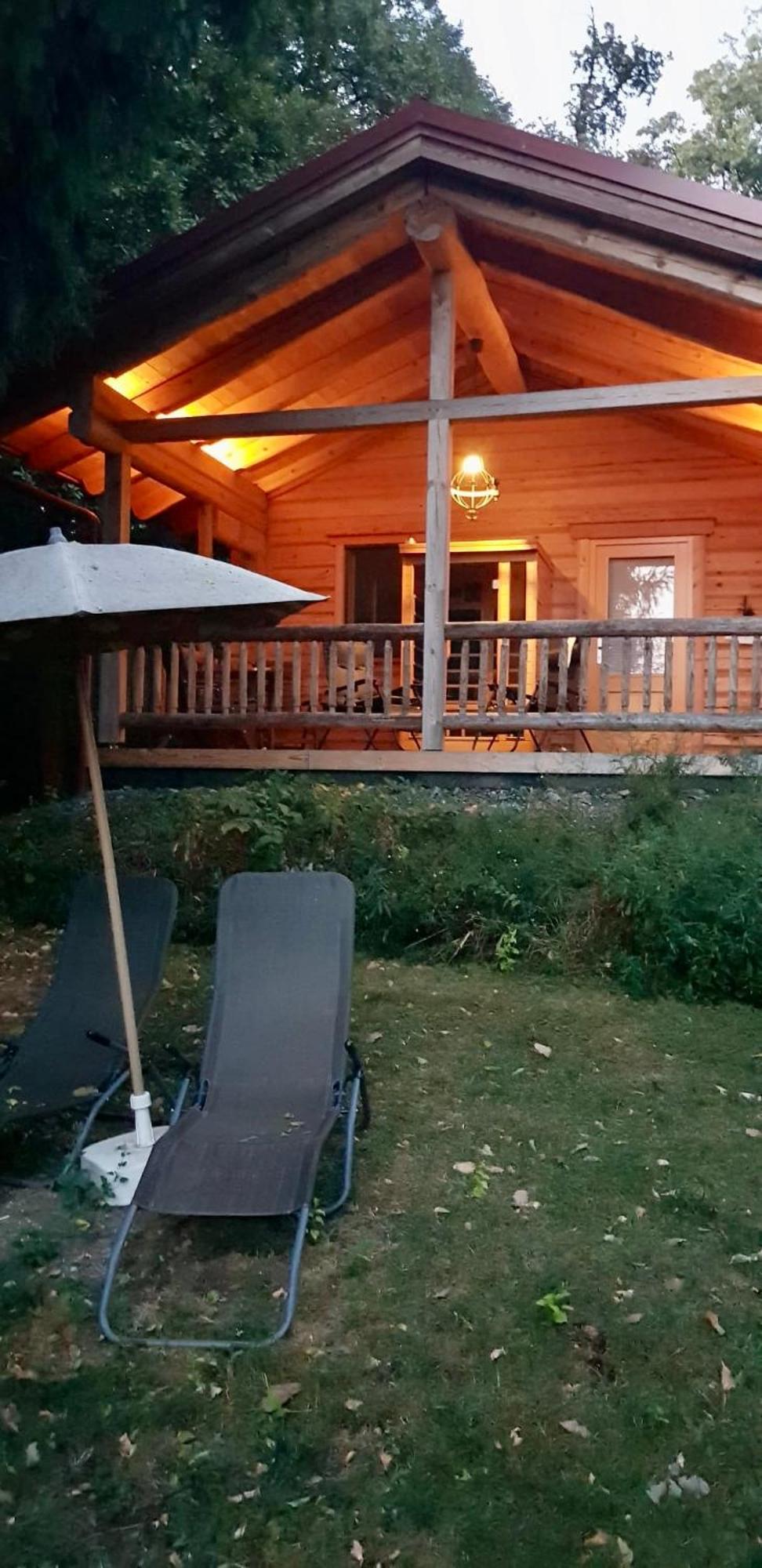 Blockhaus Chalet Mit Beheizbarem Badefass Und Infrarotsauna Auf Der Terrasse Oberschützen Extérieur photo